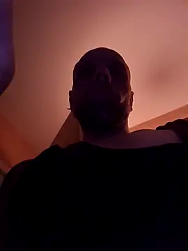 Snapshot of Ladyshaker82 chatting on 03/19/26, 11:20 Ladyshaker82 online show from 03/19/26, 11:20