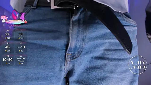 Snapshot of MichaelBear_ chatting on 10/26/25, 04:46 MichaelBear online show from 10/26/25, 04:46