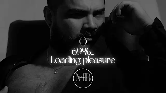 Snapshot of MichaelBear_ chatting on 11/17/25, 12:11 MichaelBear online show from 11/17/25, 12:11