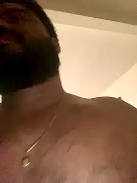 Snapshot of MichaelBear_ chatting on 12/19/25, 09:22 MichaelBear online show from 12/19/25, 09:22