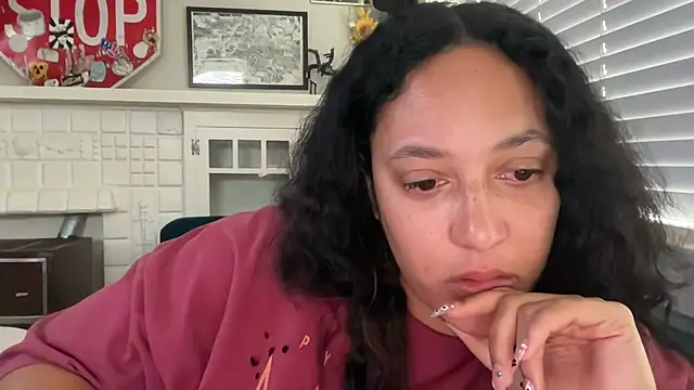 Snapshot of dreamyriri chatting on 02/18/26, 12:17 dreamyriri online show from 02/18/26, 12:17