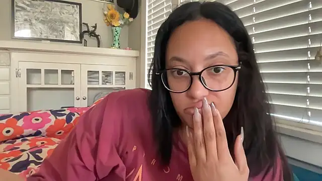 Snapshot of dreamyriri chatting on 03/03/26, 06:14 dreamyriri online show from 03/03/26, 06:14