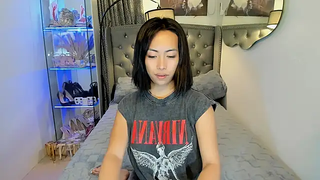 reighnempress online show from 11/26/25, 04:57