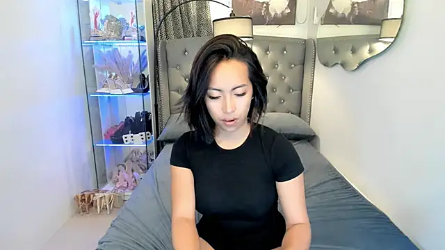 Snapshot of reighnempress chatting on 01/12/26, 04:29 reighnempress online show from 01/12/26, 04:29