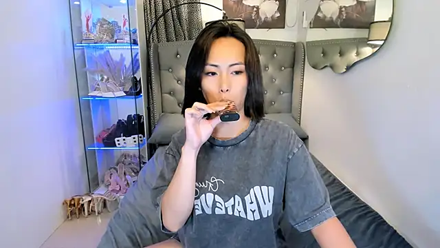 Snapshot of reighnempress chatting on 01/17/26, 01:05 reighnempress online show from 01/17/26, 01:05