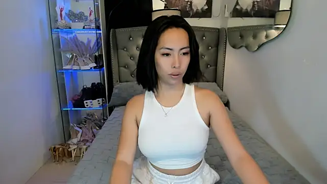 Snapshot of reighnempress chatting on 02/05/26, 03:00 reighnempress online show from 02/05/26, 03:00