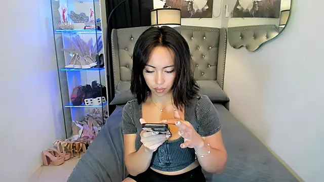 Snapshot of reighnempress chatting on 02/21/26, 01:39 reighnempress online show from 02/21/26, 01:39