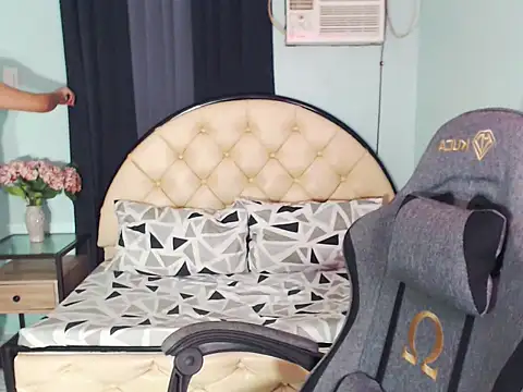 Snapshot of WeezyBabyXoxo chatting on 11/25/25, 08:03 WeezyBabyXoxo online show from 11/25/25, 08:03