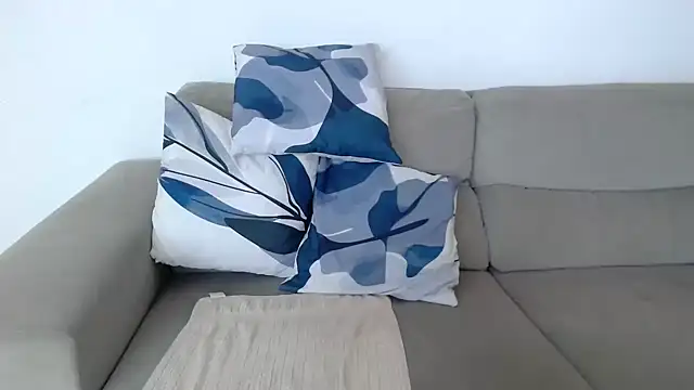 Linda1975 online show from 12/14/25, 10:53