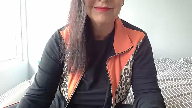 Linda1975 online show from 06/15/26, 12:07