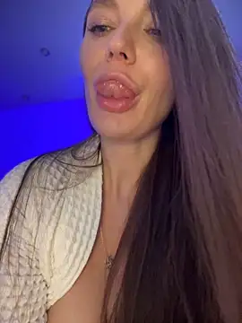 Snapshot of Emma_Catt chatting on 12/24/24, 05:44 Emma Catt online show from 12/24/24, 05:44