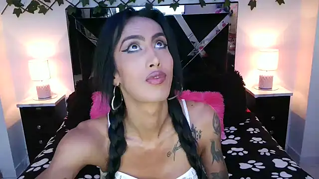 Snapshot of Laurenbejarano21 chatting on 12/15/24, 06:26 Laurenbejarano21 online show from 12/15/24, 06:26