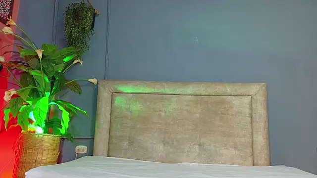 Snapshot of nicol_snow chatting on 03/08/26, 01:26 nicol snow online show from 03/08/26, 01:26