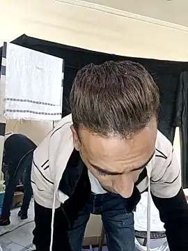 Snapshot of highguy chatting on 01/02/25, 10:05 highguy online show from 01/02/25, 10:05