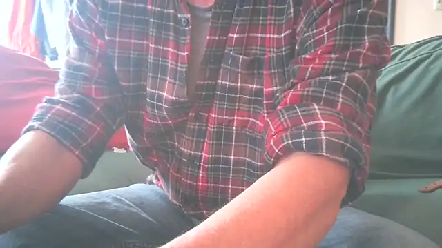 Snapshot of GorgeousMarketer chatting on 09/21/25, 02:08 GorgeousMarketer online show from 09/21/25, 02:08