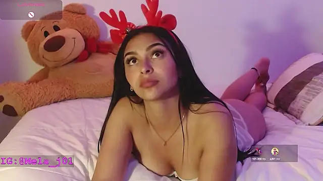 Snapshot of Melaniie01 chatting on 12/31/24, 01:04 Melaniie01 online show from 12/31/24, 01:04