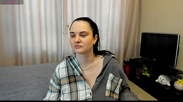 Snapshot of AlanaBrox chatting on 05/23/26, 04:11 AlanaBrox online show from 05/23/26, 04:11