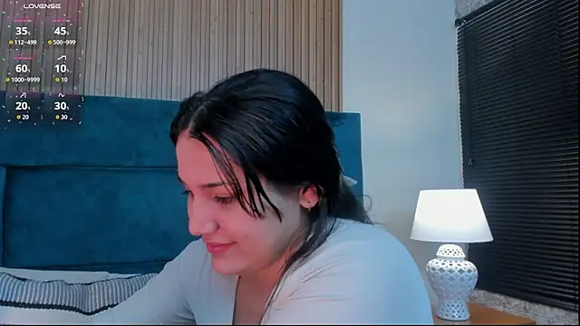 Snapshot of Kareena_chopra chatting on 06/30/26, 12:28 Kareena chopra online show from 06/30/26, 12:28