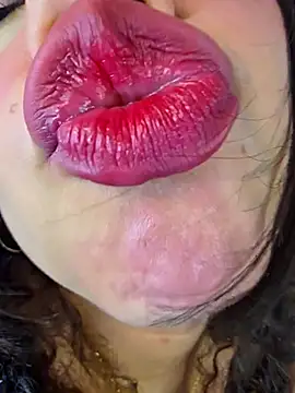 Snapshot of miafresa_hot chatting on 11/20/25, 11:04 miafresa hot online show from 11/20/25, 11:04