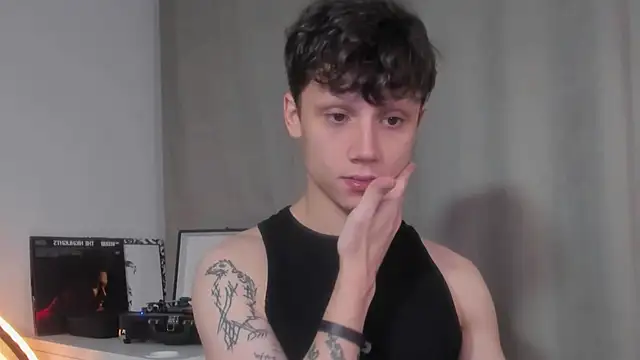 Snapshot of Nicky_neal chatting on 12/12/24, 12:38 Nicky neal online show from 12/12/24, 12:38