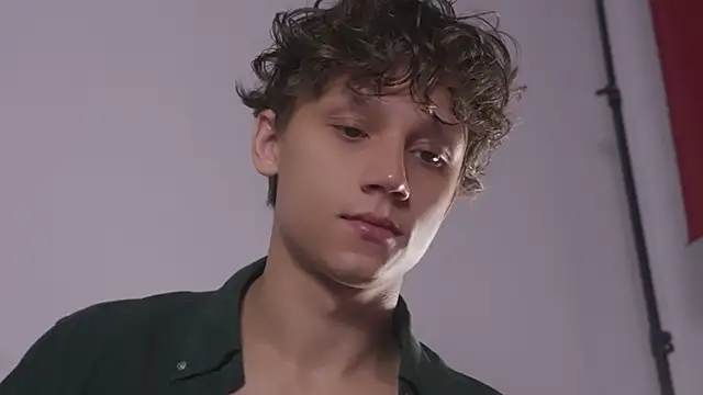 Snapshot of Nicky_neal chatting on 09/17/25, 11:34 Nicky neal online show from 09/17/25, 11:34