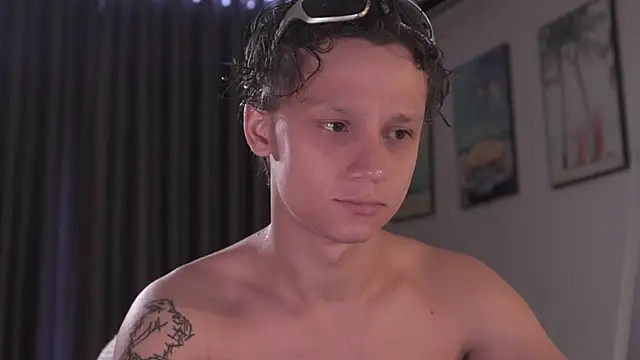 Snapshot of Nicky_neal chatting on 04/12/26, 02:38 Nicky neal online show from 04/12/26, 02:38