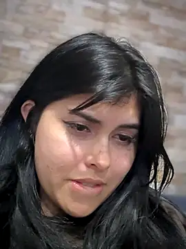 Alyaa s online show from 10/25/25, 04:42