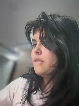 Alyaa s online show from 10/27/25, 05:55