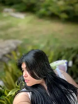 Alyaa s online show from 04/01/26, 01:01