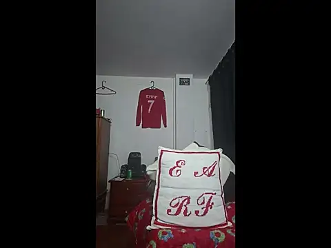 Snapshot of ALBEIROFOOTBALL1992 chatting on 12/21/25, 05:03 ALBEIROFOOTBALL1992 online show from 12/21/25, 05:03