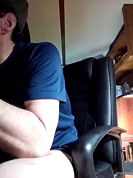 Snapshot of chosen923 chatting on 03/10/26, 05:12 chosen923 online show from 03/10/26, 05:12