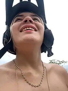 Snapshot of Sarita-candy chatting on 02/23/25, 01:53 Sarita-candy online show from 02/23/25, 01:53