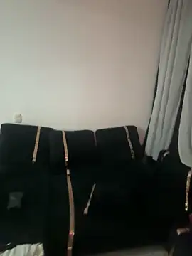 Snapshot of Sarita-candy chatting on 12/18/25, 01:44 Sarita-candy online show from 12/18/25, 01:44