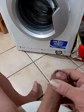 Snapshot of 74bob chatting on 02/25/25, 04:35 74bob online show from 02/25/25, 04:35