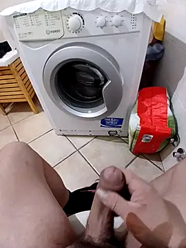 Snapshot of 74bob chatting on 12/23/25, 07:17 74bob online show from 12/23/25, 07:17