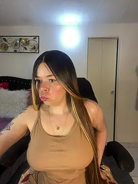 Snapshot of carolina16love chatting on 04/21/26, 06:12 carolina16love online show from 04/21/26, 06:12