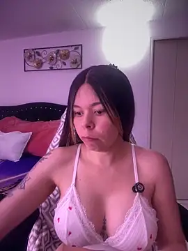 Snapshot of carolina16love chatting on 05/19/26, 07:42 carolina16love online show from 05/19/26, 07:42