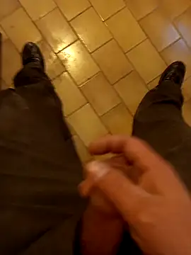 Snapshot of Czarny1104 chatting on 11/05/25, 10:26 Czarny1104 online show from 11/05/25, 10:26