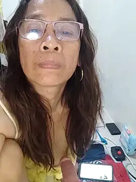 Snapshot of HotsexyNaughtysweetbaby chatting on 04/17/26, 06:44 HotsexyNaughtysweetbaby online show from 04/17/26, 06:44