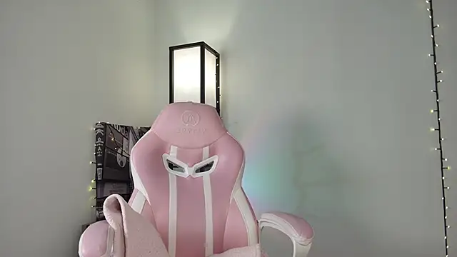 Snapshot of _monamour_ chatting on 12/12/24, 09:51  monamour  online show from 12/12/24, 09:51