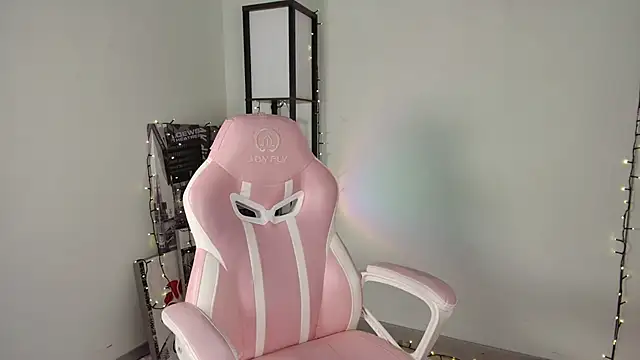 Snapshot of _monamour_ chatting on 01/25/25, 02:14  monamour  online show from 01/25/25, 02:14