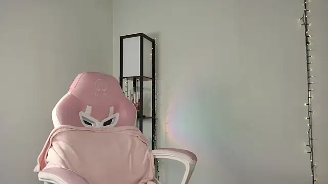 Snapshot of _monamour_ chatting on 02/01/25, 11:10  monamour  online show from 02/01/25, 11:10