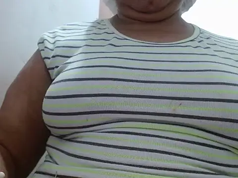 Snapshot of megganplayx chatting on 10/04/25, 09:57 megganplayx online show from 10/04/25, 09:57