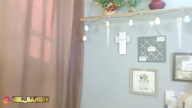 Snapshot of gaby_sant chatting on 12/08/24, 08:04 gaby sant online show from 12/08/24, 08:04