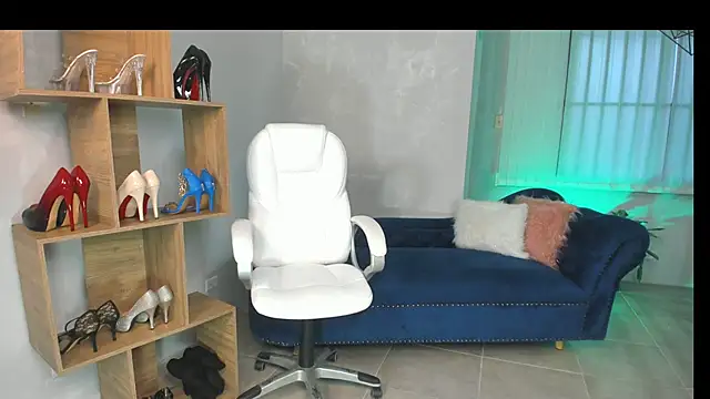 MissRhodes1 online show from 01/15/25, 11:08