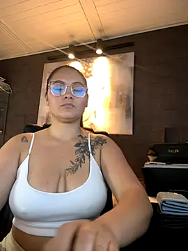 Emiily W online show from 10/26/25, 06:03