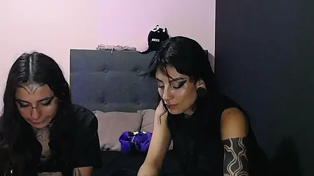 Snapshot of _onthary_6 chatting on 02/02/25, 06:15  onthary 6 online show from 02/02/25, 06:15