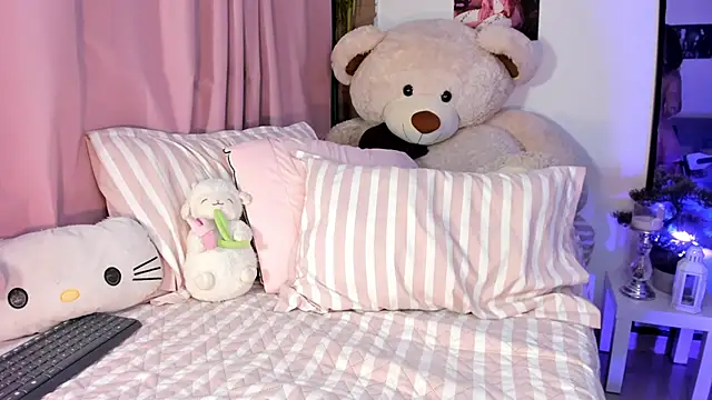 Snapshot of mia_angel_ chatting on 04/11/26, 12:15 mia angel online show from 04/11/26, 12:15