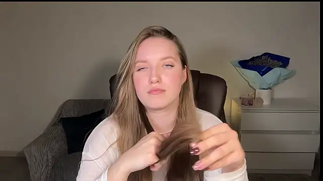 EvaMaddison online show from 04/13/26, 05:18