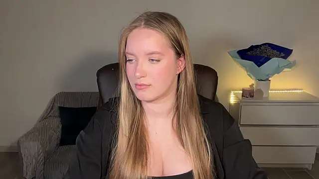 EvaMaddison online show from 05/13/26, 08:27